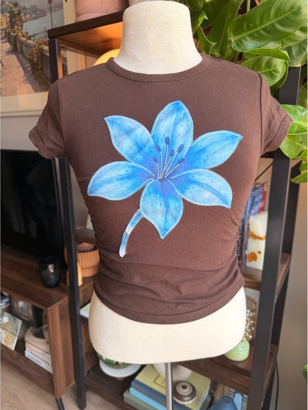 Women's Brown Short Sleeve Tee with Blue Flower Print, Size XS